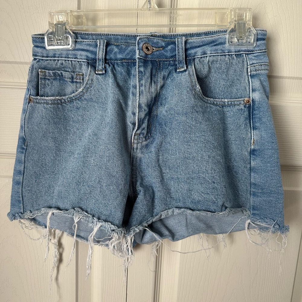Blue Jean Shorts with Frayed Hem size 6 (28)